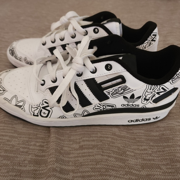 ADIDAS Forum Low GW 4921 (Sz 9) - Picture 3 of 12